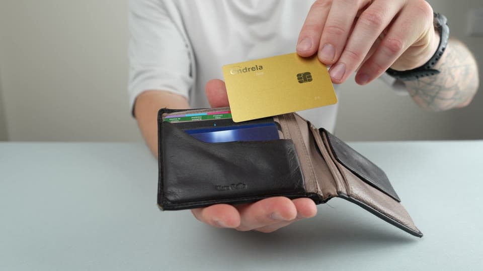 Ondrela Gold tracking card being placed inside a wallet